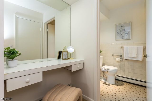 157 Laurel Ave, Livingston Twp., NJ 07039
