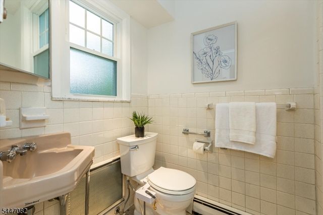 157 Laurel Ave, Livingston Twp., NJ 07039