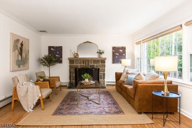 157 Laurel Ave, Livingston Twp., NJ 07039