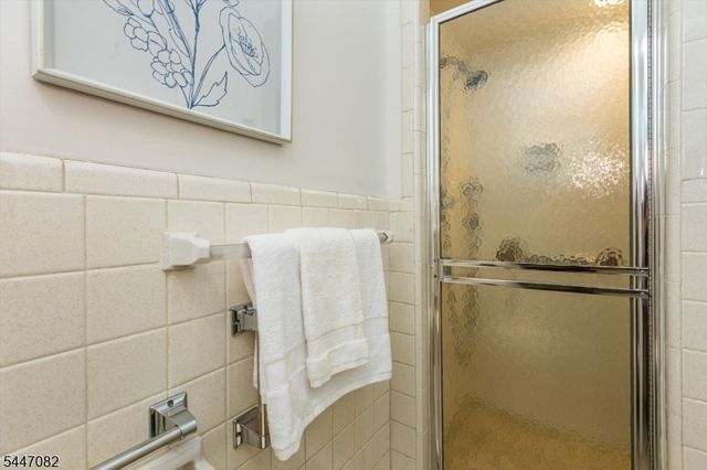 157 Laurel Ave, Livingston Twp., NJ 07039