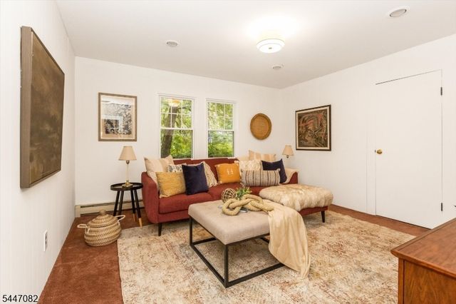 157 Laurel Ave, Livingston Twp., NJ 07039