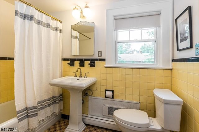 157 Laurel Ave, Livingston Twp., NJ 07039