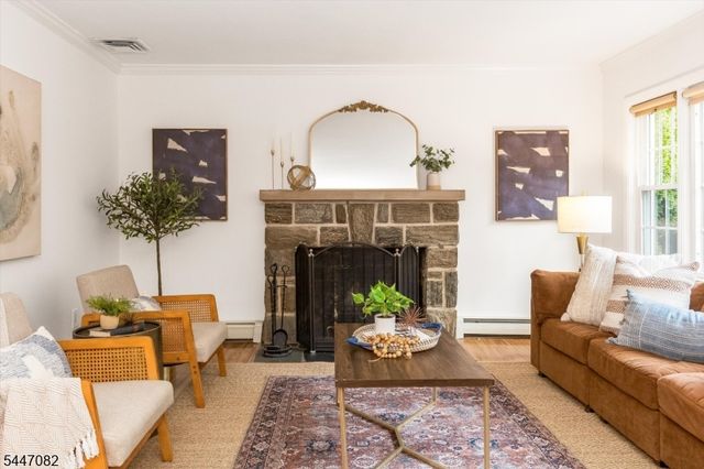 157 Laurel Ave, Livingston Twp., NJ 07039