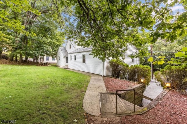 157 Laurel Ave, Livingston Twp., NJ 07039