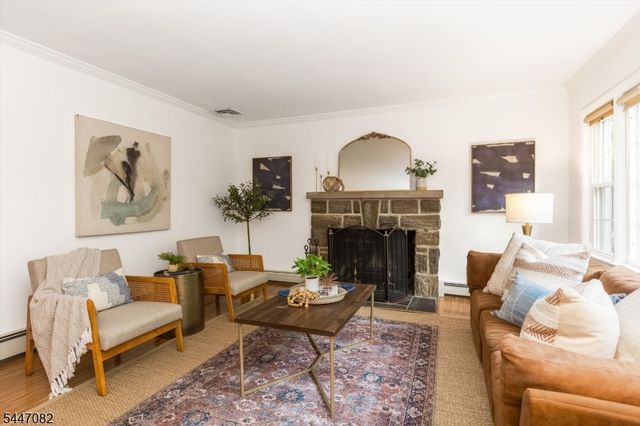 157 Laurel Ave, Livingston Twp., NJ 07039