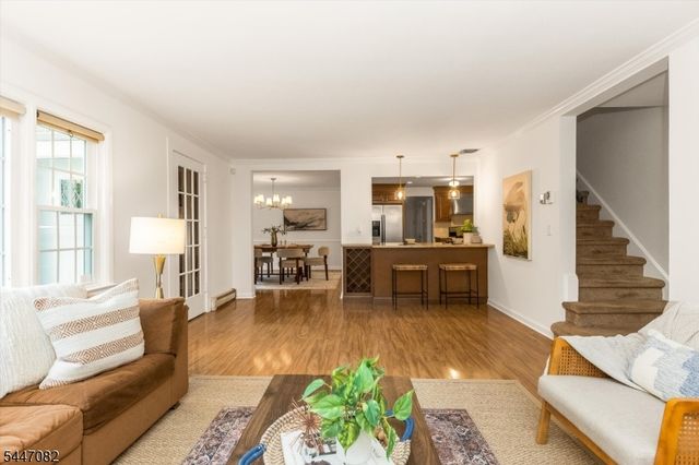 157 Laurel Ave, Livingston Twp., NJ 07039