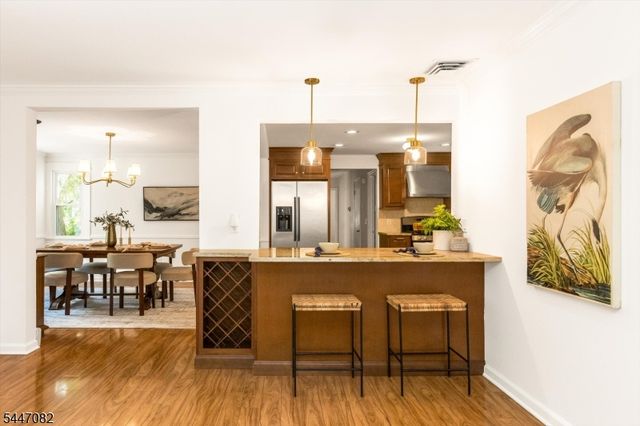 157 Laurel Ave, Livingston Twp., NJ 07039