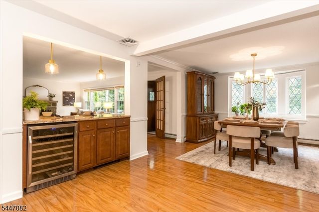 157 Laurel Ave, Livingston Twp., NJ 07039