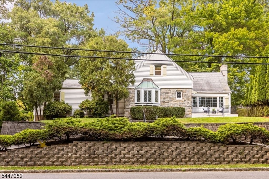 157 Laurel Ave, Livingston Twp., NJ 07039