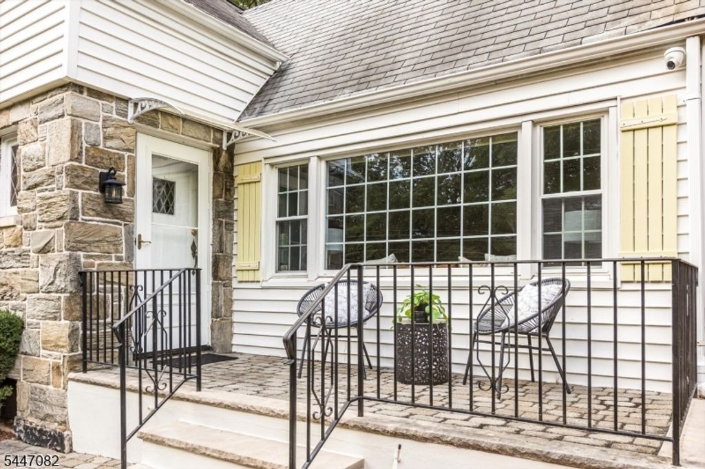 157 Laurel Ave, Livingston Twp., NJ 07039 — photo 2
