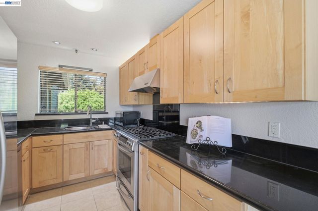 3395 Pinewood Ter 304, Fremont, CA 94536