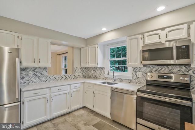 14 S MANCHESTER ST, Arlington, VA 22204