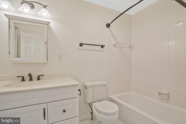 14 S MANCHESTER ST, Arlington, VA 22204