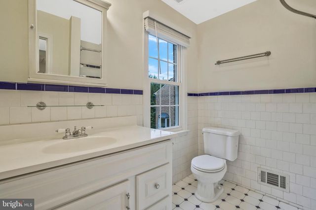 14 S MANCHESTER ST, Arlington, VA 22204