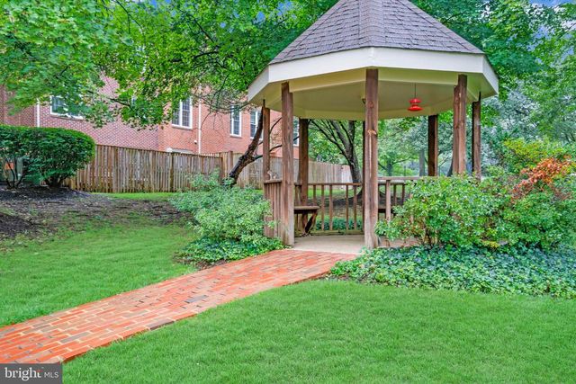 14 S MANCHESTER ST, Arlington, VA 22204