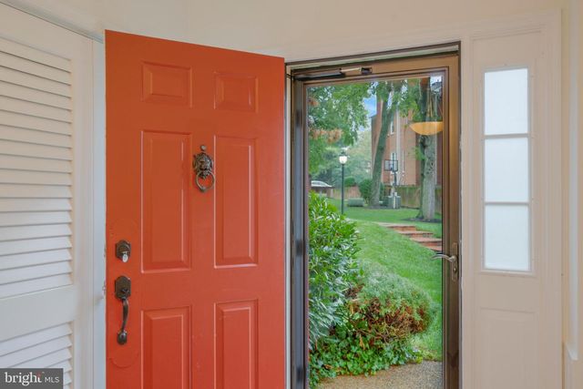 14 S MANCHESTER ST, Arlington, VA 22204