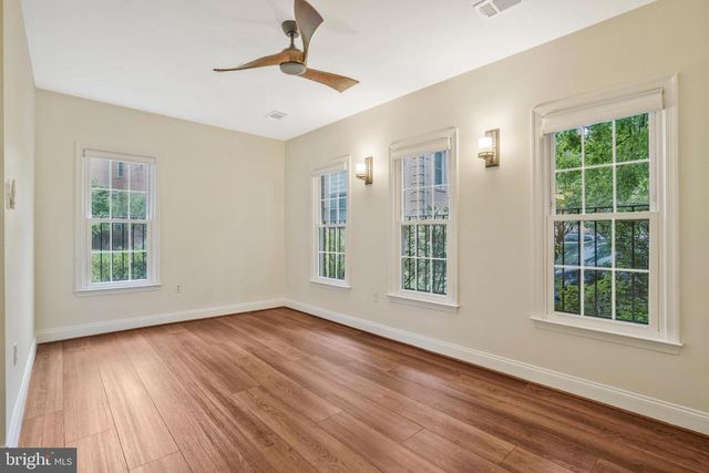 14 S MANCHESTER ST, Arlington, VA 22204