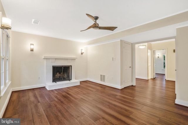 14 S MANCHESTER ST, Arlington, VA 22204