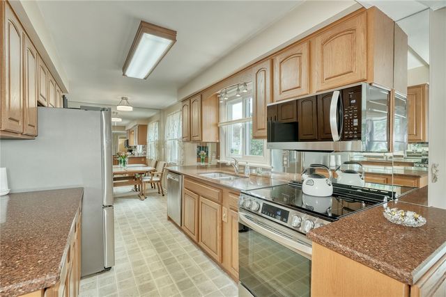 513 Glenview Court, Webster, NY 14580