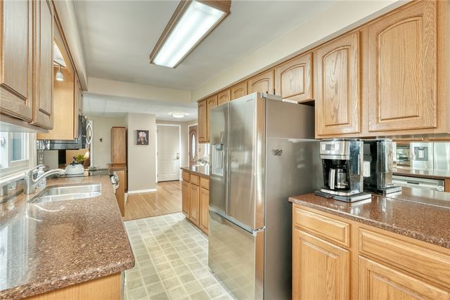 513 Glenview Court, Webster, NY 14580