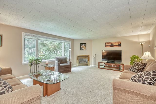 513 Glenview Court, Webster, NY 14580