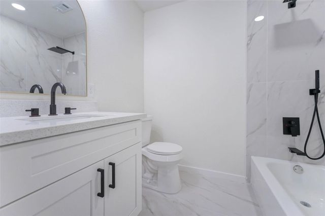 11618 Lakeside Place Drive, Houston, TX 77077