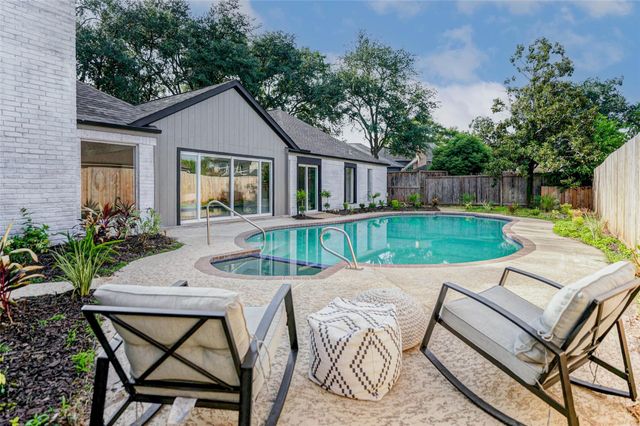 11618 Lakeside Place Drive, Houston, TX 77077