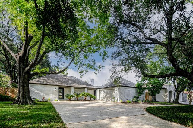 11618 Lakeside Place Drive, Houston, TX 77077