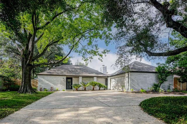 11618 Lakeside Place Drive, Houston, TX 77077