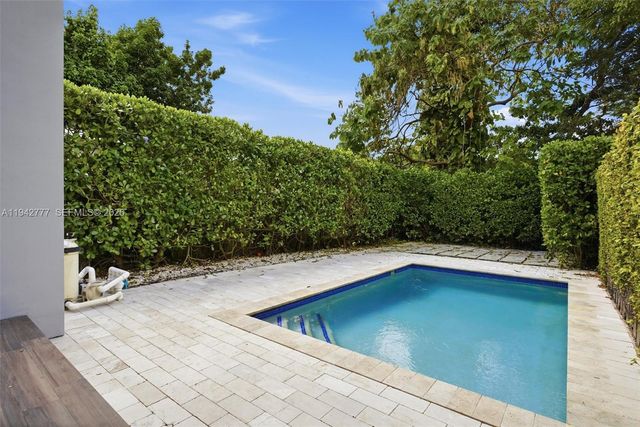 2852 SW 32nd Ct 2852, Miami, FL 33133