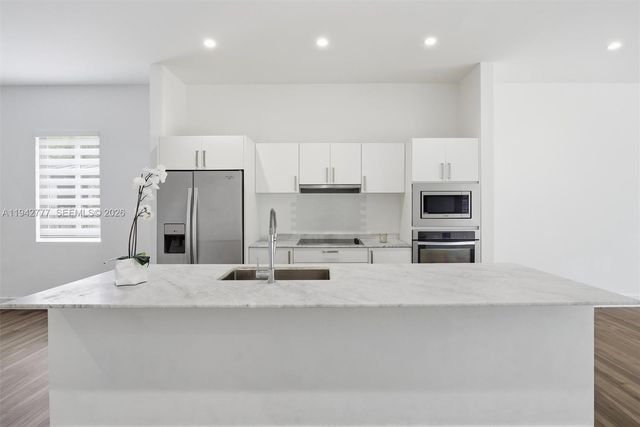 2852 SW 32nd Ct 2852, Miami, FL 33133