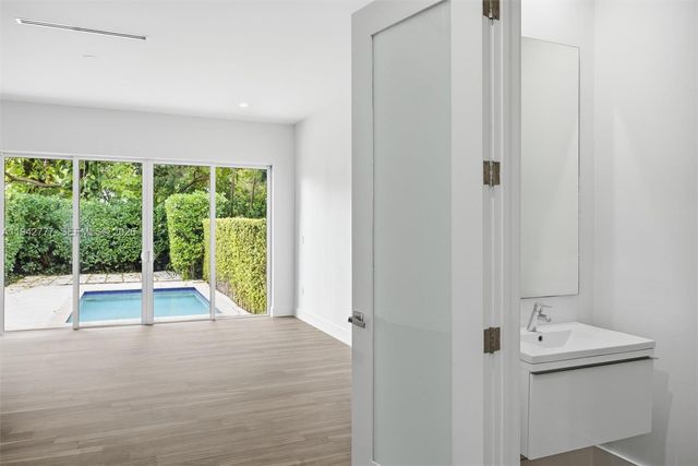 2852 SW 32nd Ct 2852, Miami, FL 33133