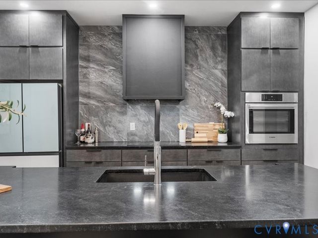 2905 W Grace St, Richmond, VA 23221