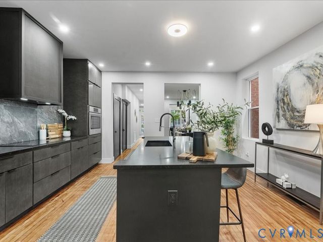 2905 W Grace St, Richmond, VA 23221