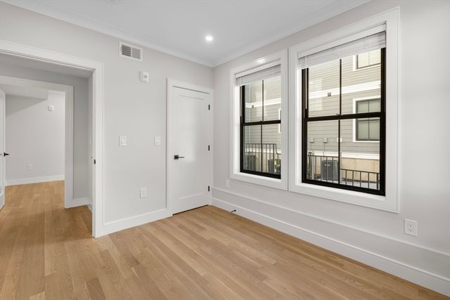 279 Lamartine St 3, Boston, MA 02130