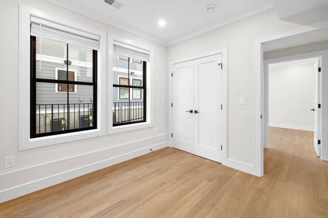 279 Lamartine St 3, Boston, MA 02130