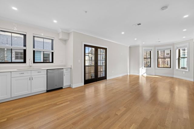 279 Lamartine St 3, Boston, MA 02130