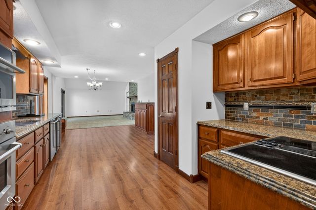 2275 Willow Lake Drive, Greenwood, IN 46143