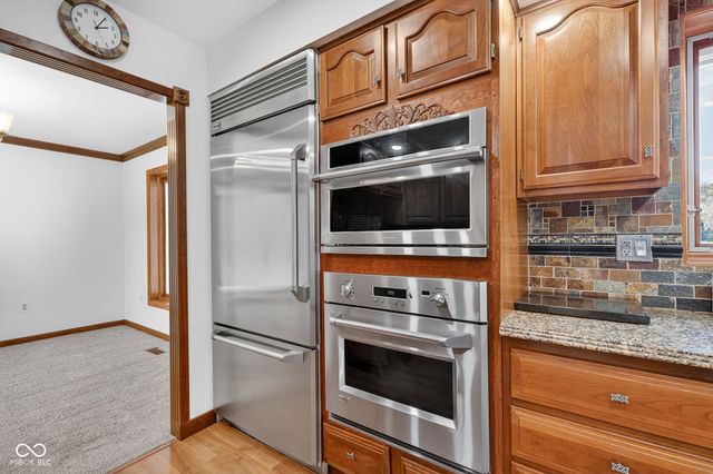 2275 Willow Lake Drive, Greenwood, IN 46143