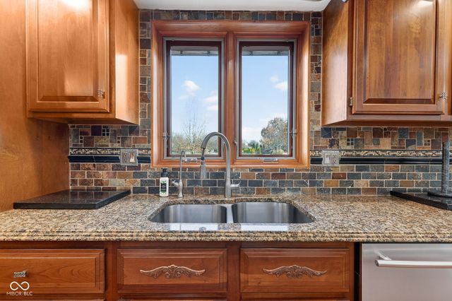 2275 Willow Lake Drive, Greenwood, IN 46143