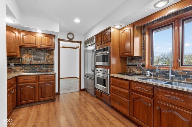 2275 Willow Lake Drive, Greenwood, IN 46143