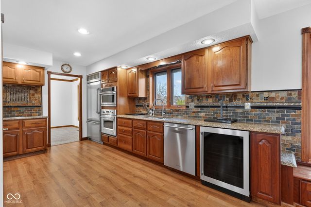 2275 Willow Lake Drive, Greenwood, IN 46143