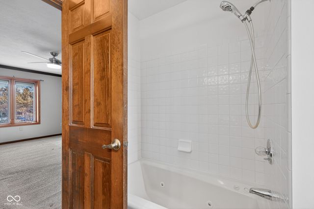 2275 Willow Lake Drive, Greenwood, IN 46143