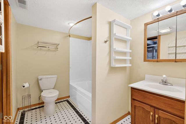 2275 Willow Lake Drive, Greenwood, IN 46143