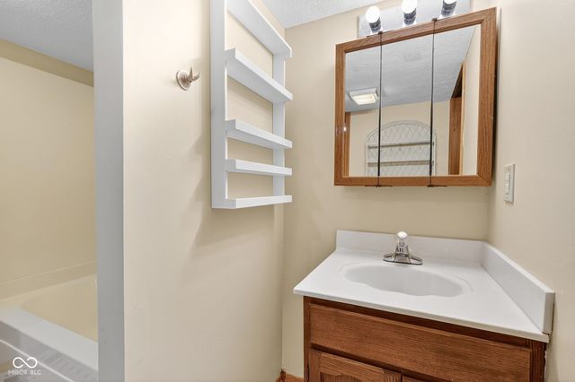 2275 Willow Lake Drive, Greenwood, IN 46143