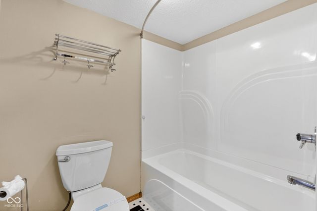 2275 Willow Lake Drive, Greenwood, IN 46143