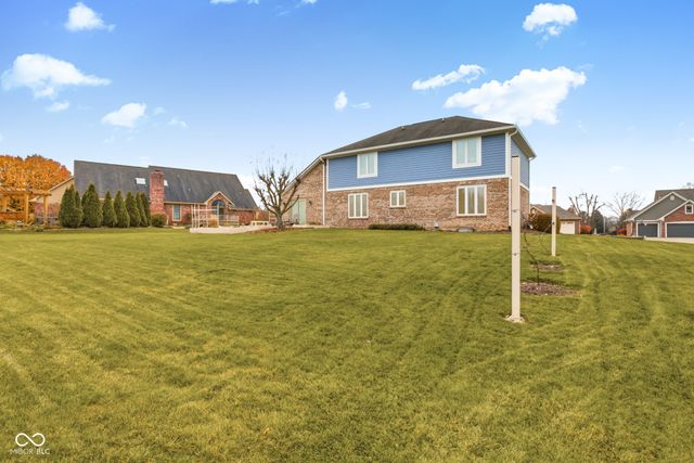 2275 Willow Lake Drive, Greenwood, IN 46143