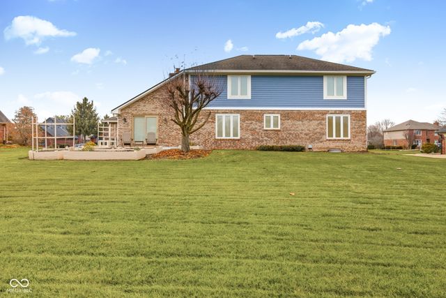 2275 Willow Lake Drive, Greenwood, IN 46143