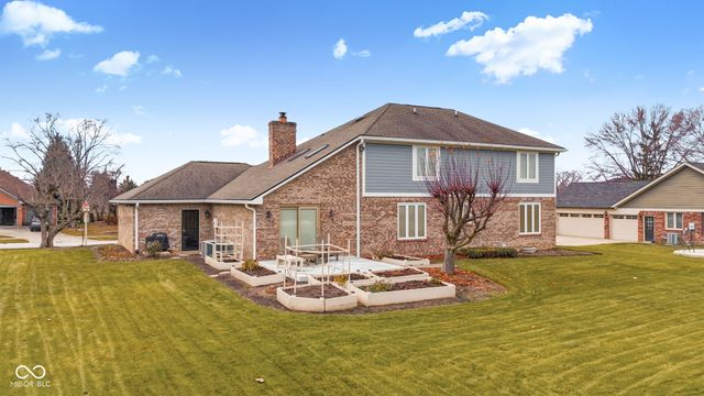 2275 Willow Lake Drive, Greenwood, IN 46143