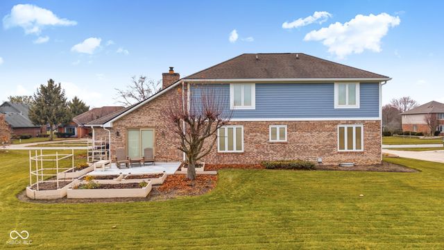 2275 Willow Lake Drive, Greenwood, IN 46143